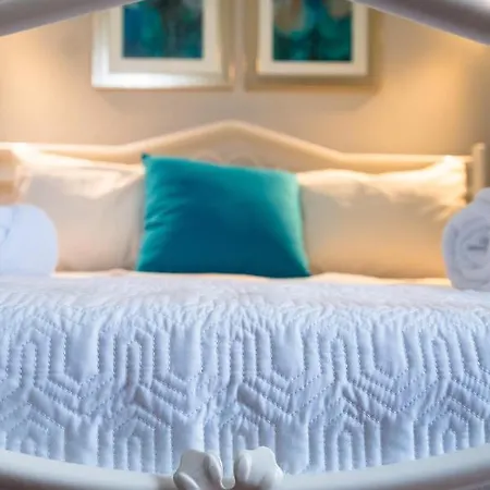 Grandma's Chic In Chania Venetian Harbor