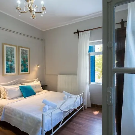 Grandma's Chic In Chania Venetian Harbor